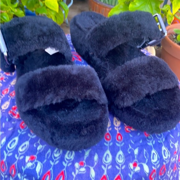 ❤️ UGG Fuzz Yeah Plush Black Slides / Slippers / Sandals ❤️ - Picture 8 of 13